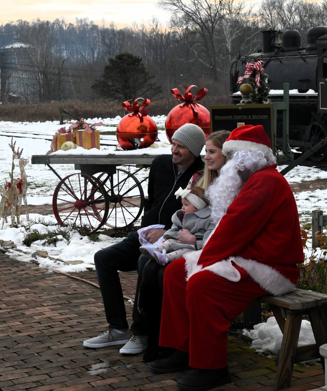 pictures with santa outside